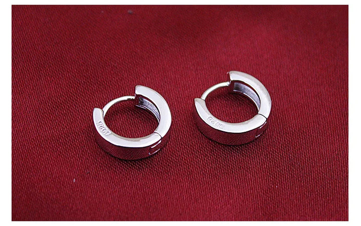 MiniGlow™ – Sterling Silver Ear Bone Ring
