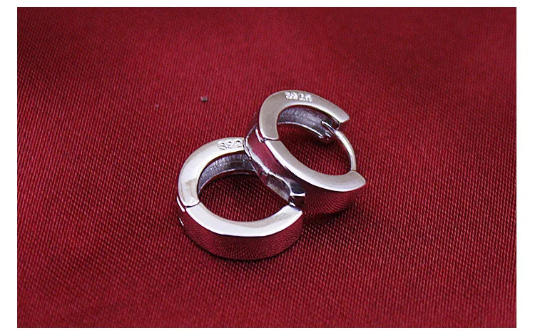 MiniGlow™ – Sterling Silver Ear Bone Ring