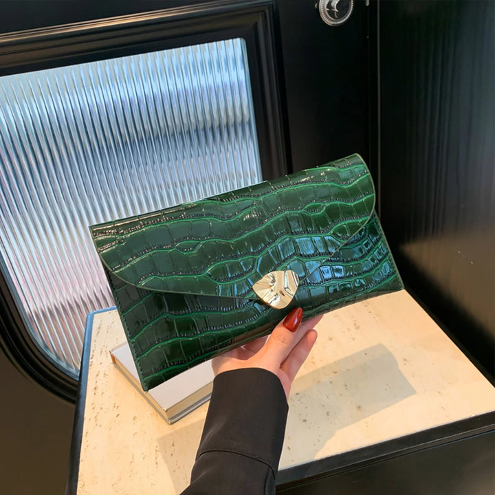 Women Croc-Embossed Clutch Elegant PU Leather Wallet with Magnetic Closure Lightweight Design for Everyday Essentials Clutch Bag